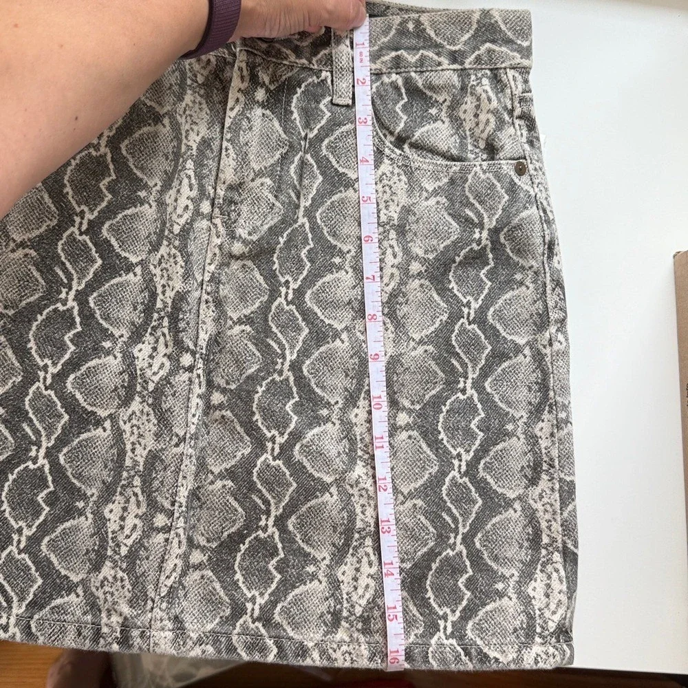 Blank NYC Snakeskin Print Denim Mini‎ Skirt Grey Black 85WK0181 Size 27